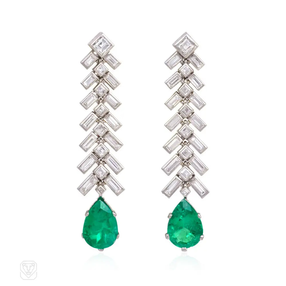 Women’s flower-shaped earrings-Diamond and emerald pendant earrings