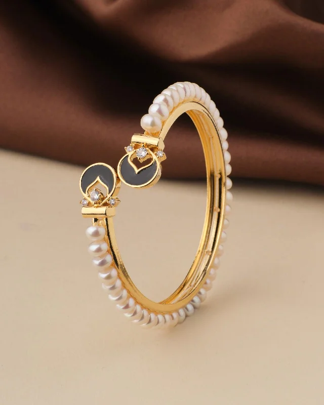 Women’s rose gold bangles-Fashionable Stone Studded Pearl Bangle