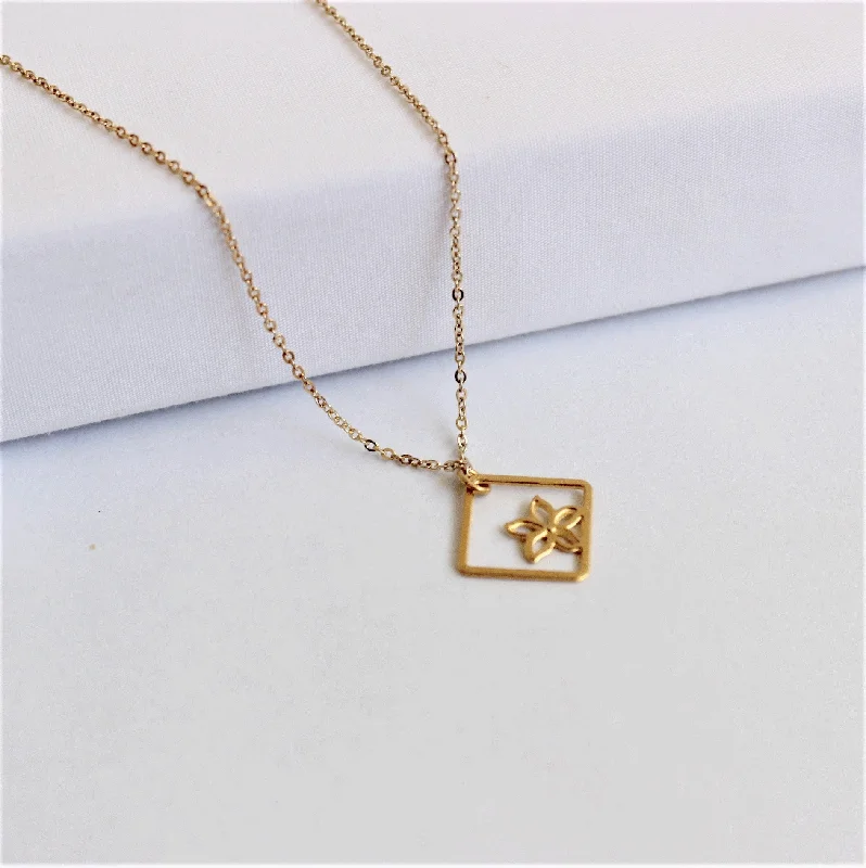 Women’s luxurious diamond necklaces-Square Flower Necklace