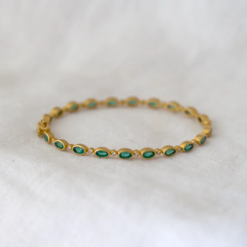 Women’s chunky bracelets-Emerald and Diamond Bangle