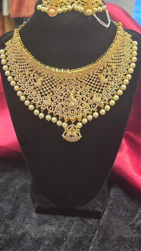 Women’s gemstone choker necklaces-Elegant Gold Color Choker Set With Embedded Peacock Design