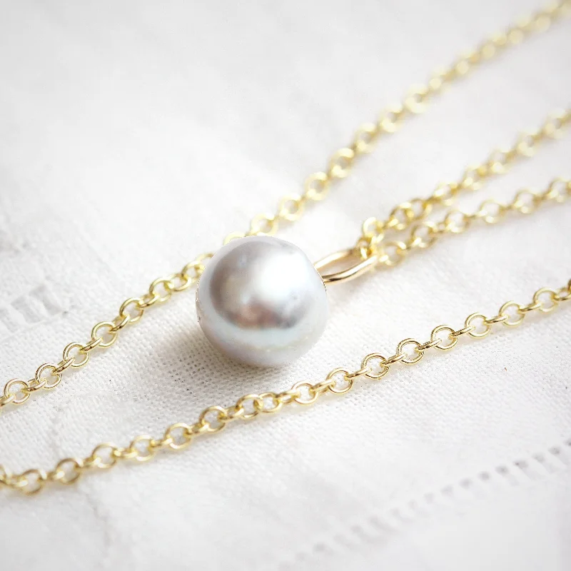 Women’s gold and silver necklaces-Vintage Moonglow Pearl Pendant