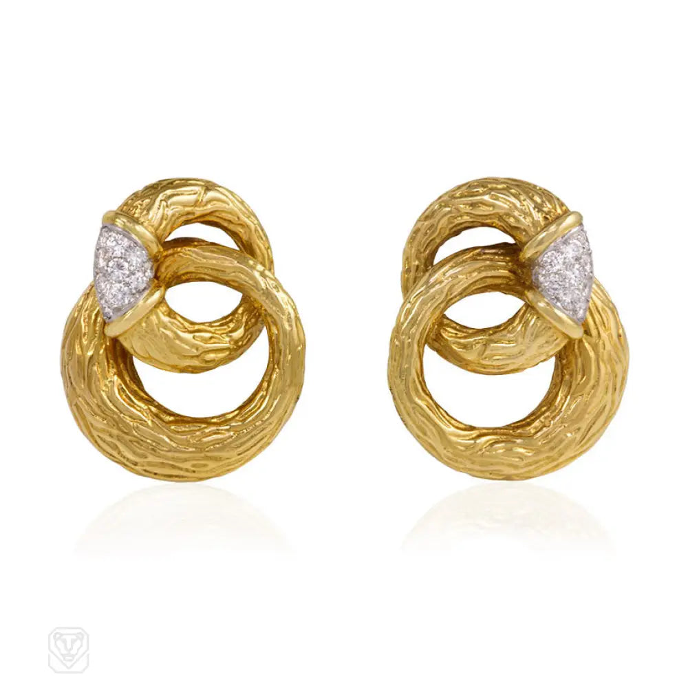 Women’s pearl earrings-Gold and diamond interlocking earrings, Boucheron